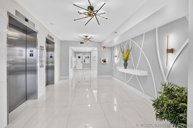 Building Photo - 3115 S Ocean Blvd