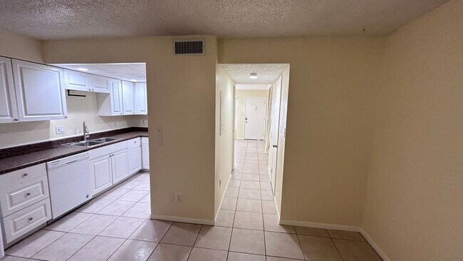 Building Photo - Unfurnished Annual Rental Available Now.