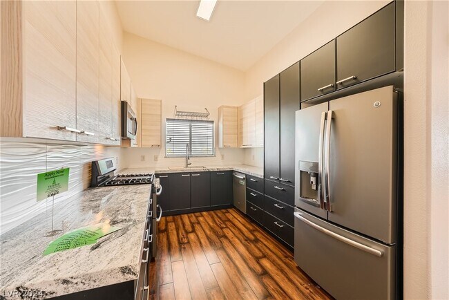 Building Photo - 2152 Quartz Cliff St