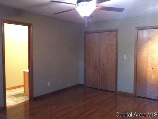 Building Photo - 2 Bed / 2 bath, Quiet, Westside Duplex for $1500.00 month. $1500 deposit required.