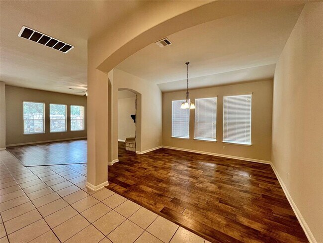 Building Photo - 2644 Hilltop Divide Ln