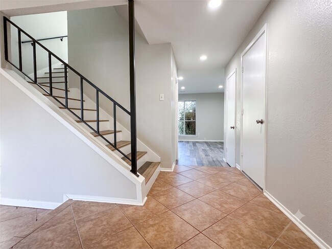 Building Photo - 302 Morningside Dr
