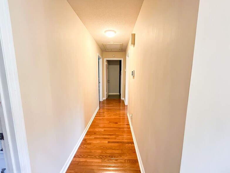 Building Photo - 6413 Edgmon Dr