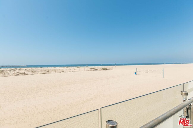 Building Photo - 5205 Ocean Front Walk
