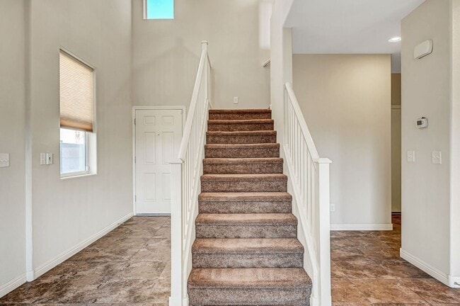 Building Photo - Henderson Home with Beautiful Strip Views