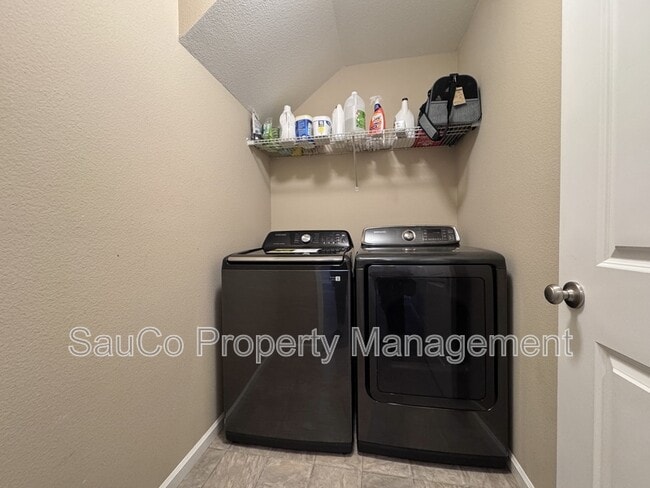 Building Photo - 4017 SE Lone Oak St