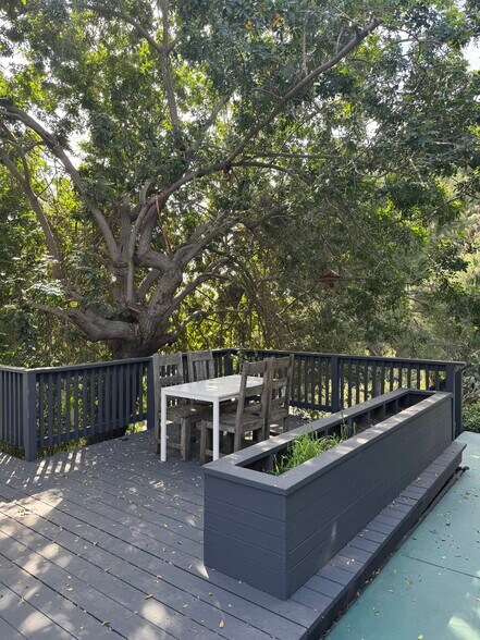 Building Photo - 5924 Hayes Ave