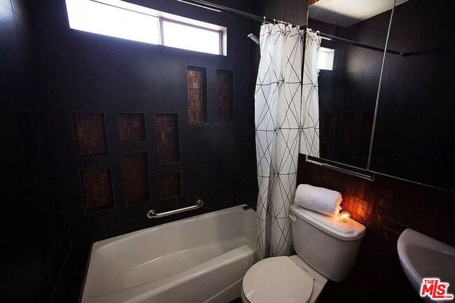 Building Photo - 2232 Allesandro St