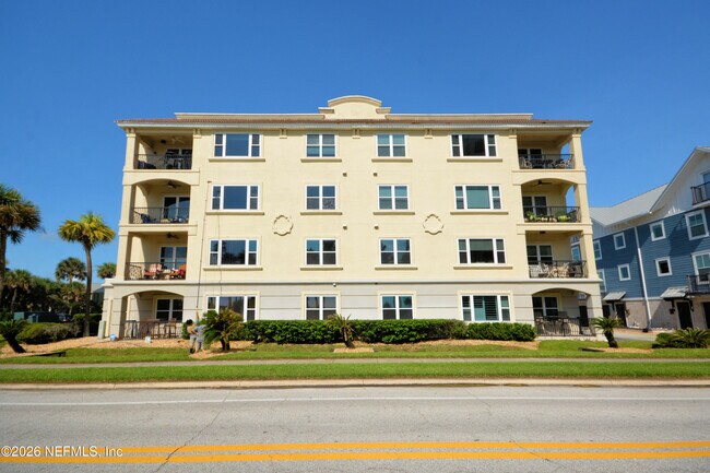 Building Photo - 922 1st St S