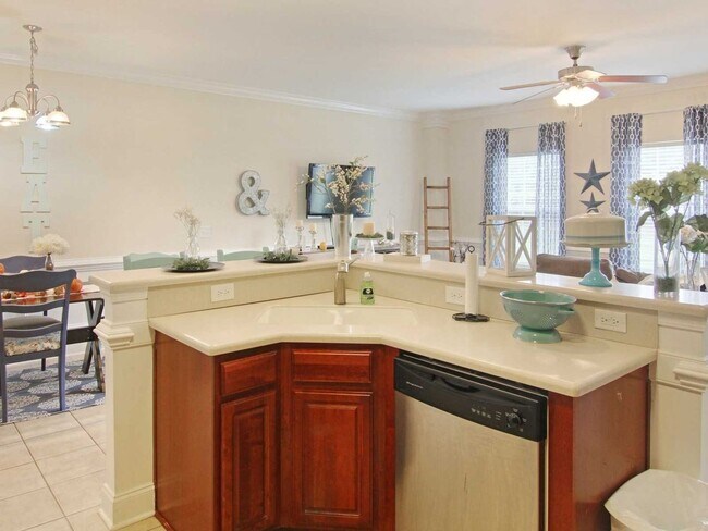 Building Photo - Your Perfect Summerville Retreat: 3BR Townhome with Garage