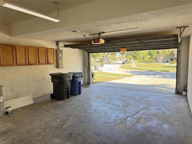 Building Photo - 12653 Longcrest Dr