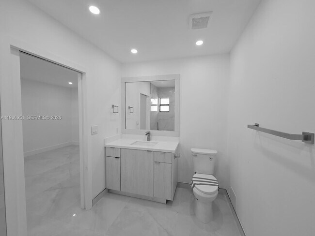 Building Photo - 1800 W 54th St