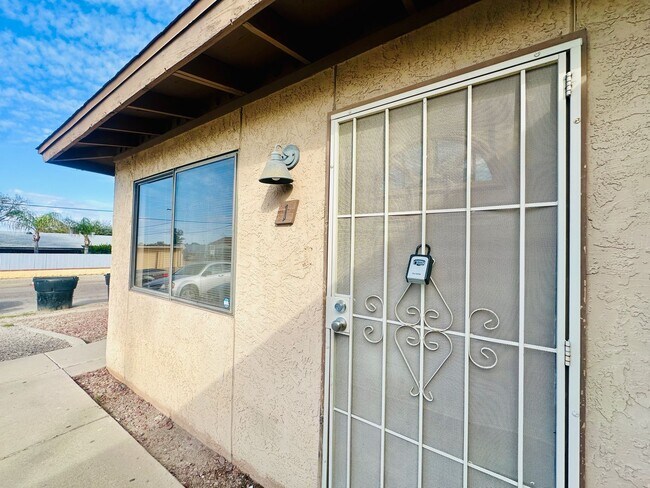 Building Photo - Alamo1185