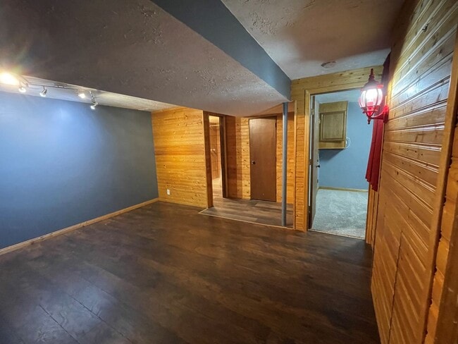 Building Photo - Beautiful Home For Rent on Cul-de-Sac with Huge Fenced Backyard