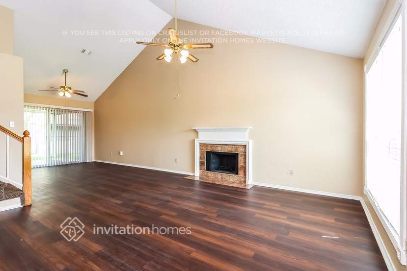 Building Photo - 3805 Waxwing Cir S
