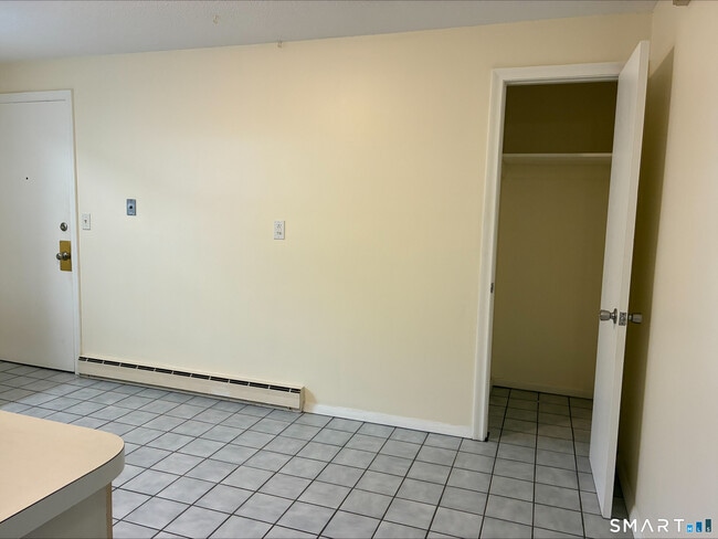 Building Photo - 26 College St