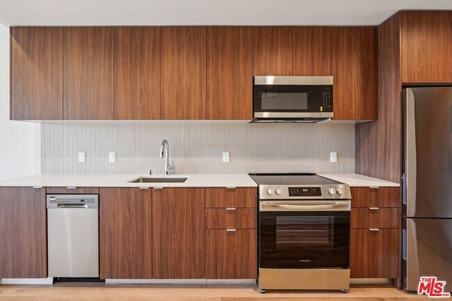 Building Photo - 10431 Santa Monica Blvd