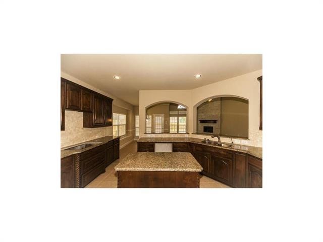 Building Photo - 12060 Grandview Dr