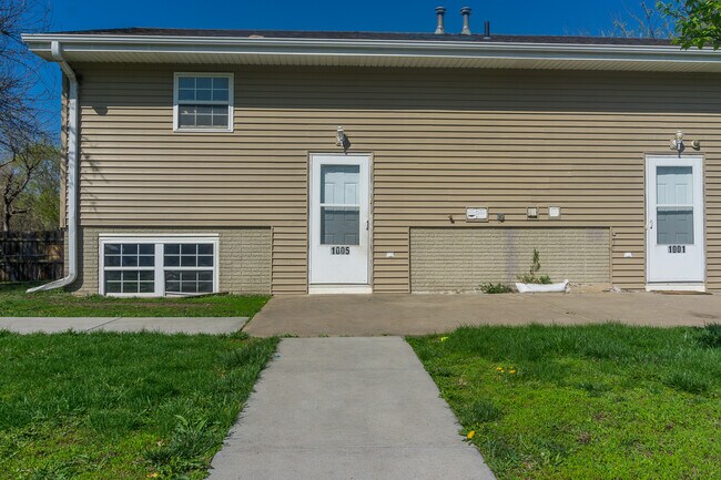 Primary Photo - 1001 S 4th St