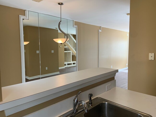 Building Photo - 2 bedroom townhome in Chelsea Commons