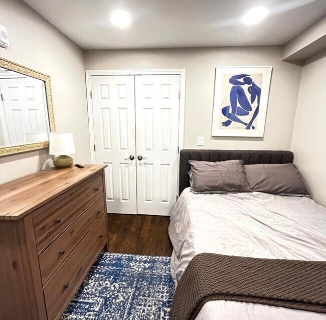 Building Photo - 229 Maverick St