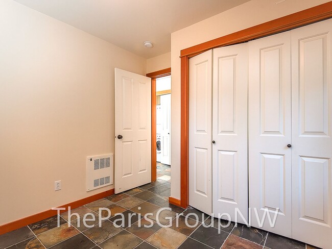 Building Photo - Gorgeous Green Lake 3BR TH – Walk to Swim,...