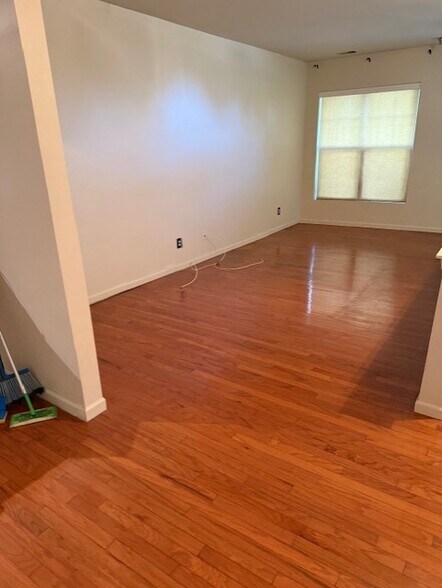 Building Photo - 3741 S Wayne Rd