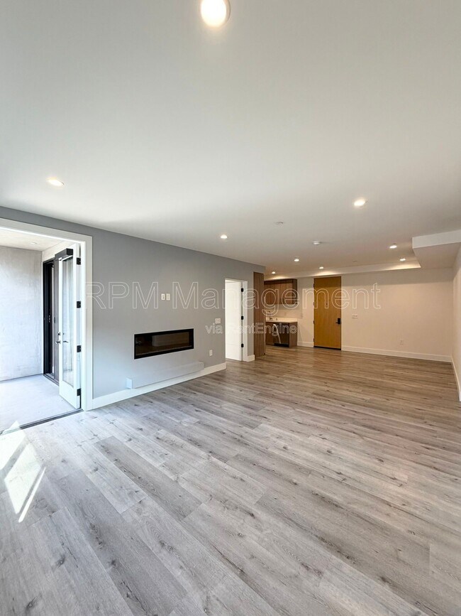 Building Photo - 5923 Laurel Canyon Blvd