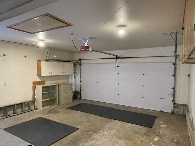 Building Photo - Classic 3-Bedroom Home with Large Yard & Attached 2-Car Garage