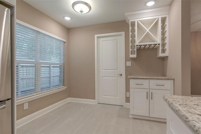 Building Photo - 144 S Deerfoot Cir