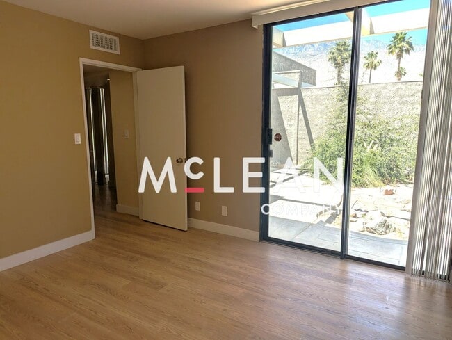 Building Photo - Beautiful 2BD/2BA Sunrise Oasis Condo with Resort Amenities