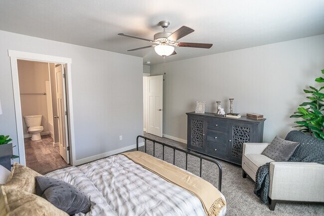 Building Photo - Beautiful Bridgestone Crossing Townhome