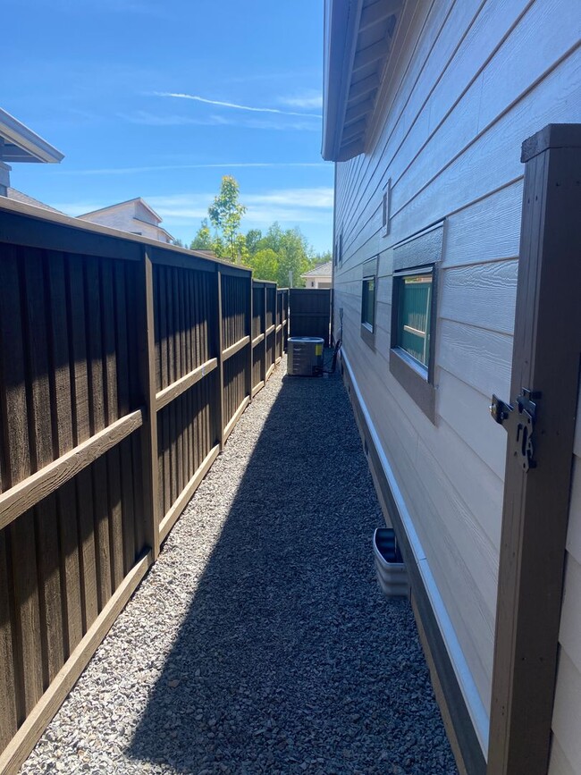 Building Photo - Beautiful home near Shevlin Park