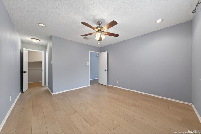 Building Photo - 2415 Moss Terrace