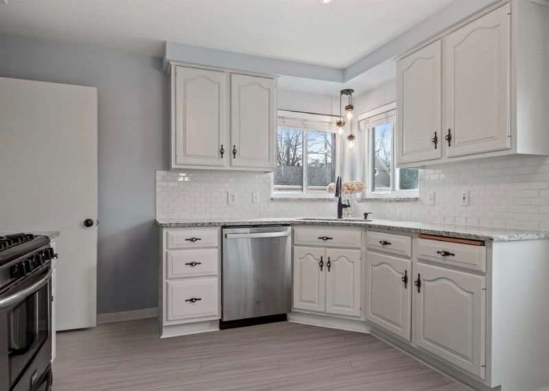 Building Photo - 1602 E Maple Rd