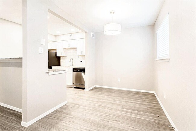 Building Photo - 3138 Manor Rd