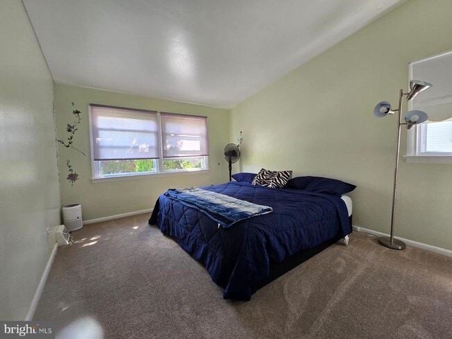 Building Photo - 647 Artwood Dr
