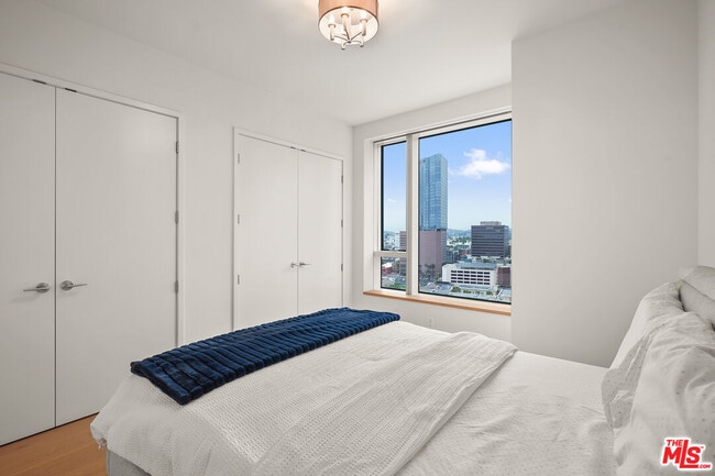 Building Photo - 889 Francisco St