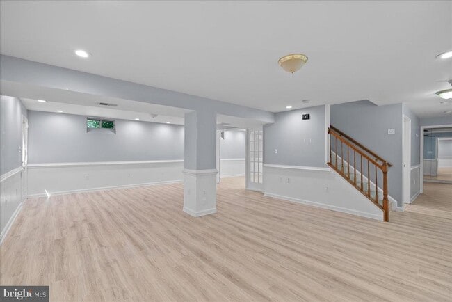 Building Photo - 8608 Oak Brook Ln