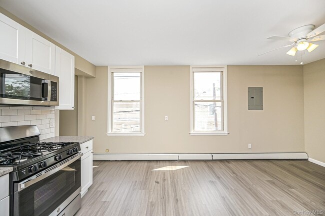 Building Photo - 463-465 E Main St