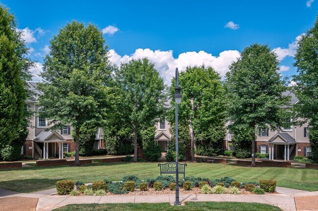 Building Photo - 623 Wyndhurst Dr