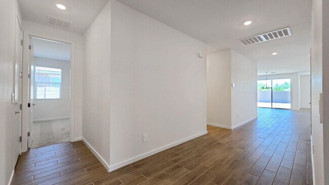 Building Photo - 17863 W Elm St