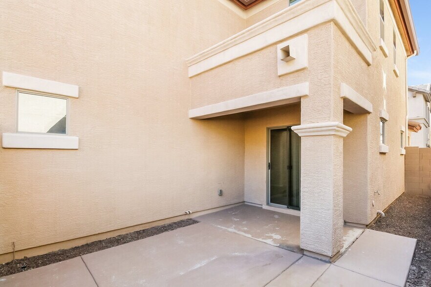 Building Photo - 2494 E Boston St