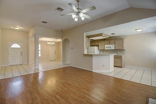 Building Photo - 3805 Julia Cir