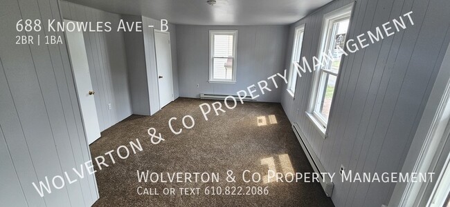 Building Photo - Large 2 bedroom, 1 Bath 2nd Floor Unit Ava...