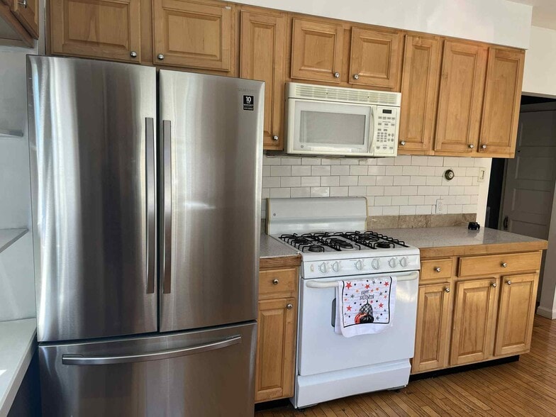 Kitchen - 1368 High Ave