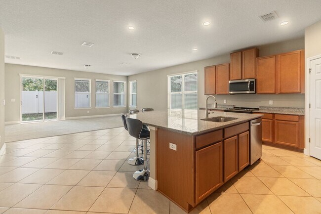 Building Photo - Stunning Avalon Park 4 Bed / 3 Bath Home f...