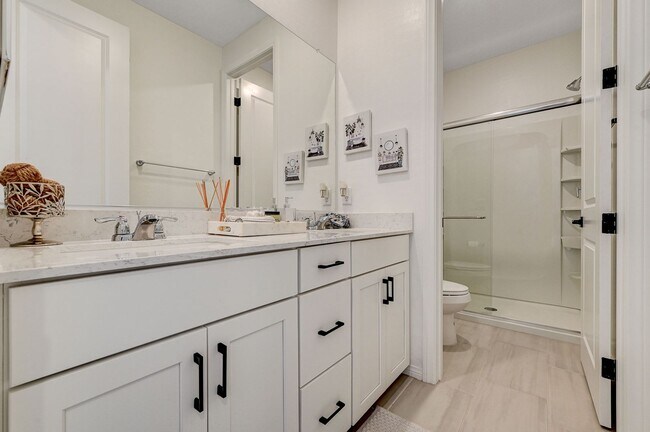 Building Photo - Stunning Fully Furnished 5-Bedroom Home in...