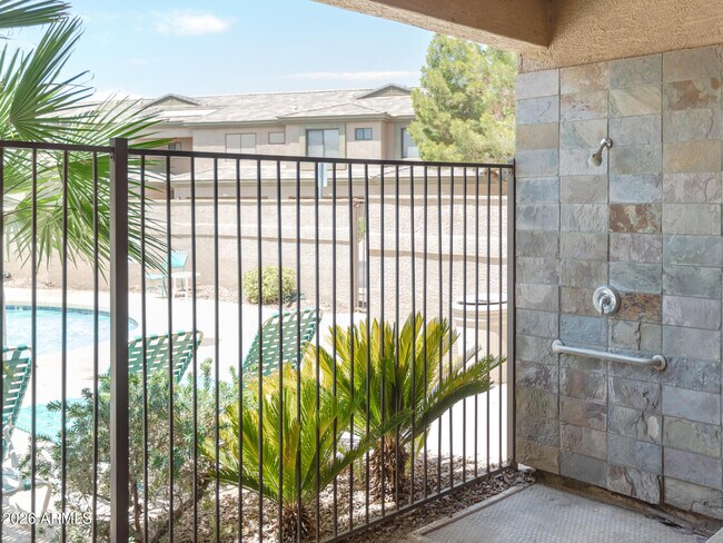 Building Photo - 705 W Queen Creek Rd