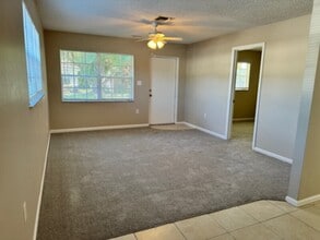Building Photo - Great Location, Community Pool! Cable, Water and Sewer are INCLUDED!
